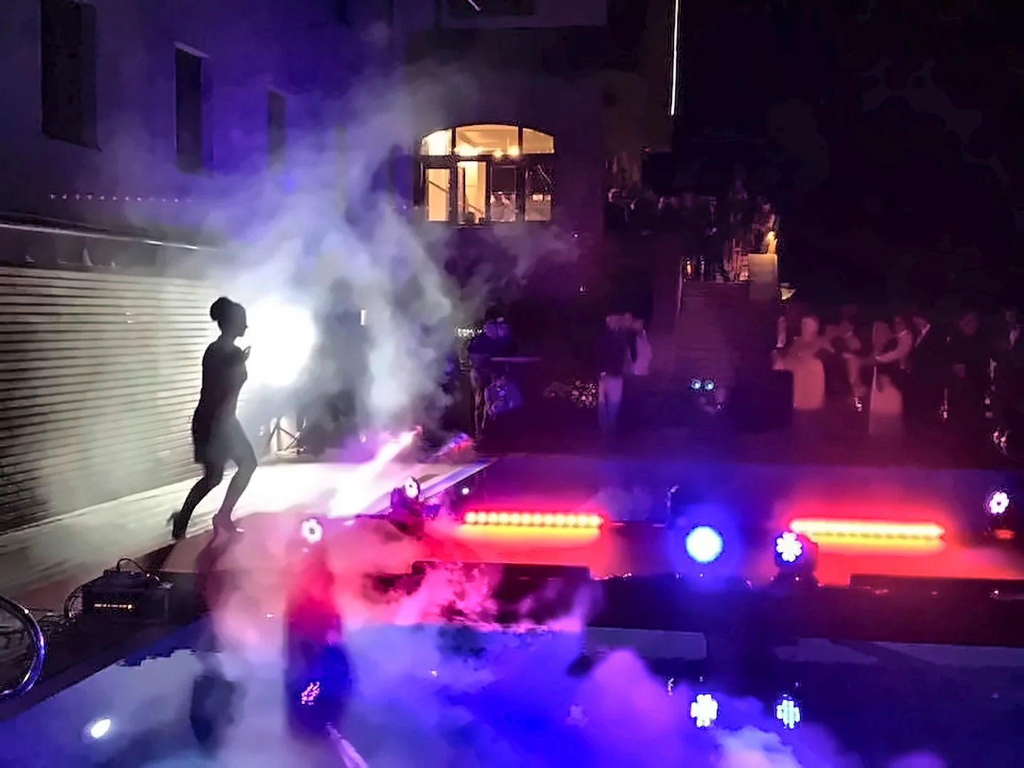 Vystoupení s mlhou a barevnými LED světly